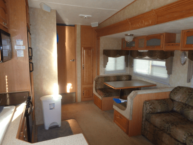 2006 Cardinal 5th Wheel Hitch Camper - Image 13