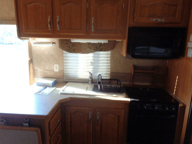 2006 Cardinal 5th Wheel Hitch Camper - Image 15