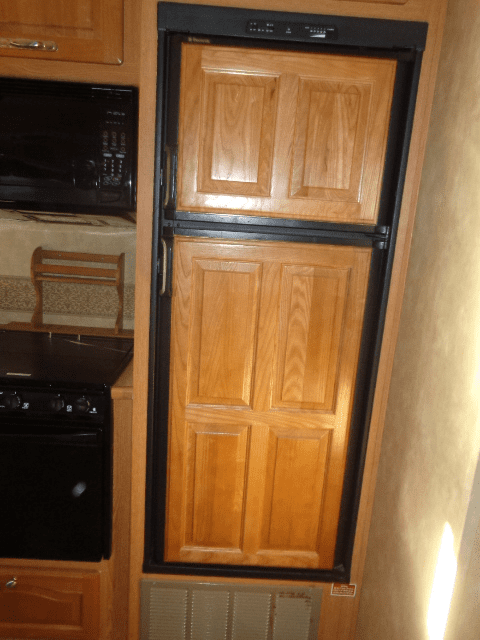 2006 Cardinal 5th Wheel Hitch Camper - Image 16