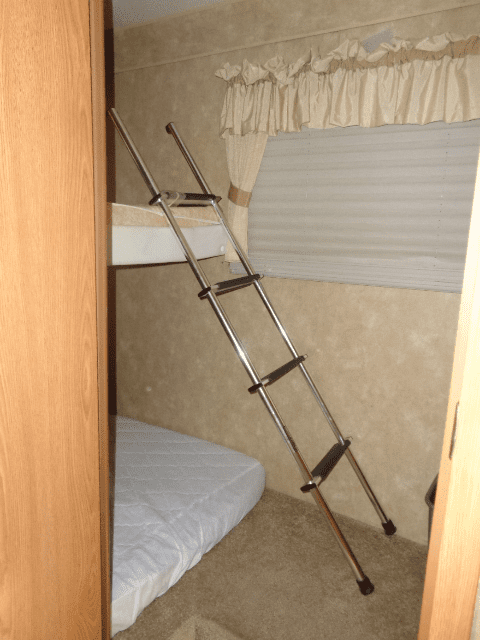 2006 Cardinal 5th Wheel Hitch Camper - Image 17