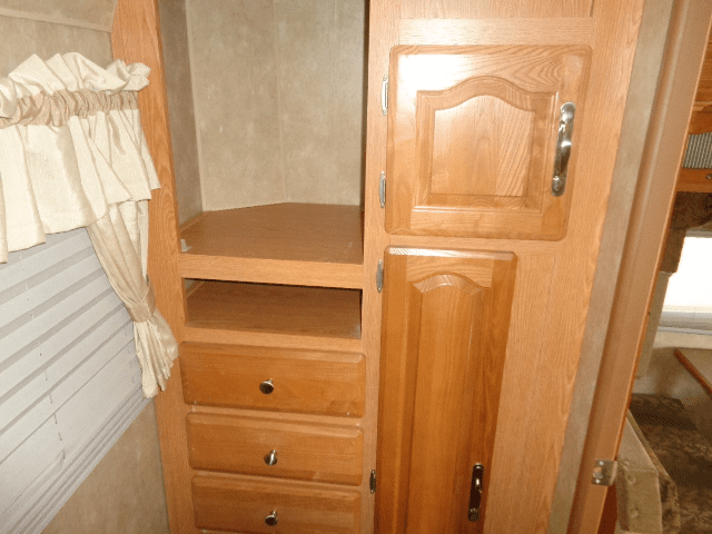 2006 Cardinal 5th Wheel Hitch Camper - Image 18