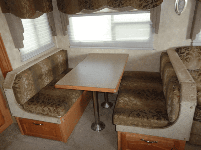2006 Cardinal 5th Wheel Hitch Camper - Image 19