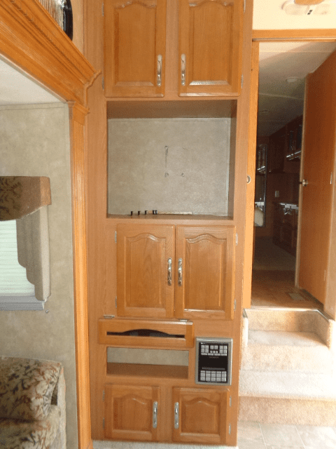 2006 Cardinal 5th Wheel Hitch Camper - Image 20