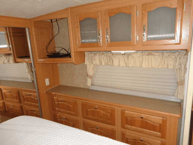 2006 Cardinal 5th Wheel Hitch Camper - Image 24