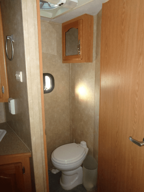 2006 Cardinal 5th Wheel Hitch Camper - Image 26