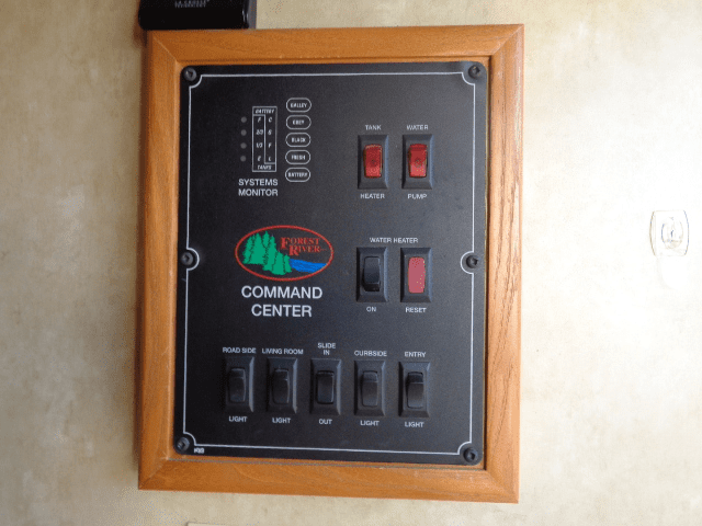 2006 Cardinal 5th Wheel Hitch Camper - Image 28