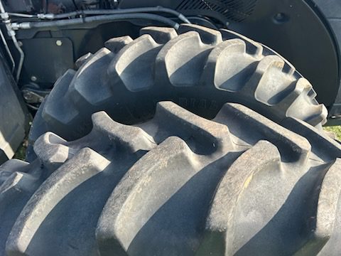 2011 Case IH Magnum 340 MFWD Tractor - Image 4