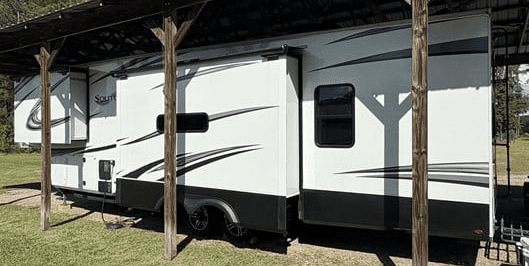 2022 GRAND DESIGN SOLITUDE S CLASS 3550BH-R (SB1407) - Image 3