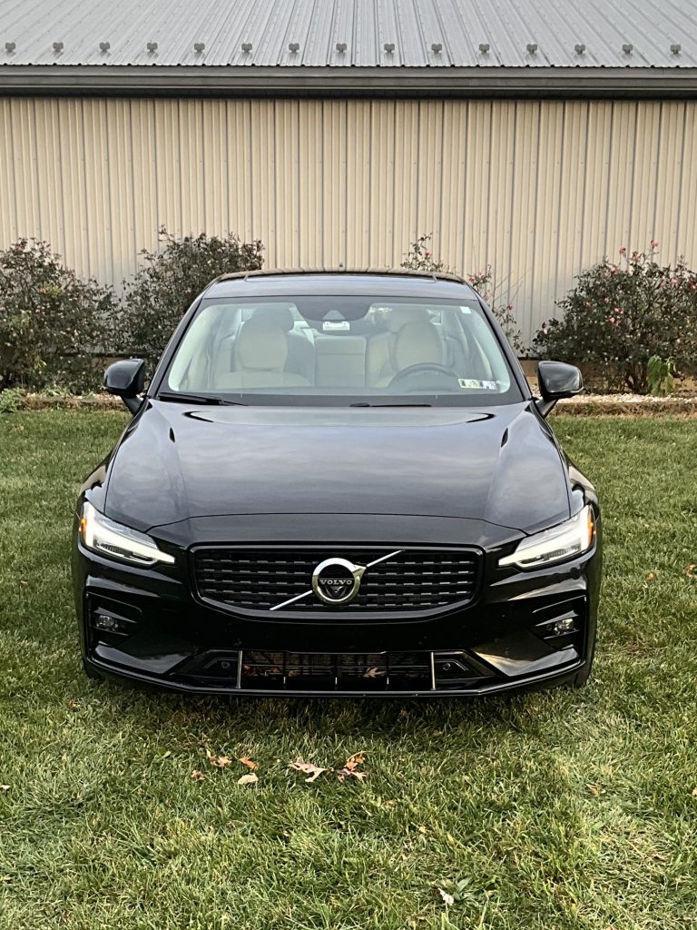 2022 Volvo S60 B5 Momentum - Image 3