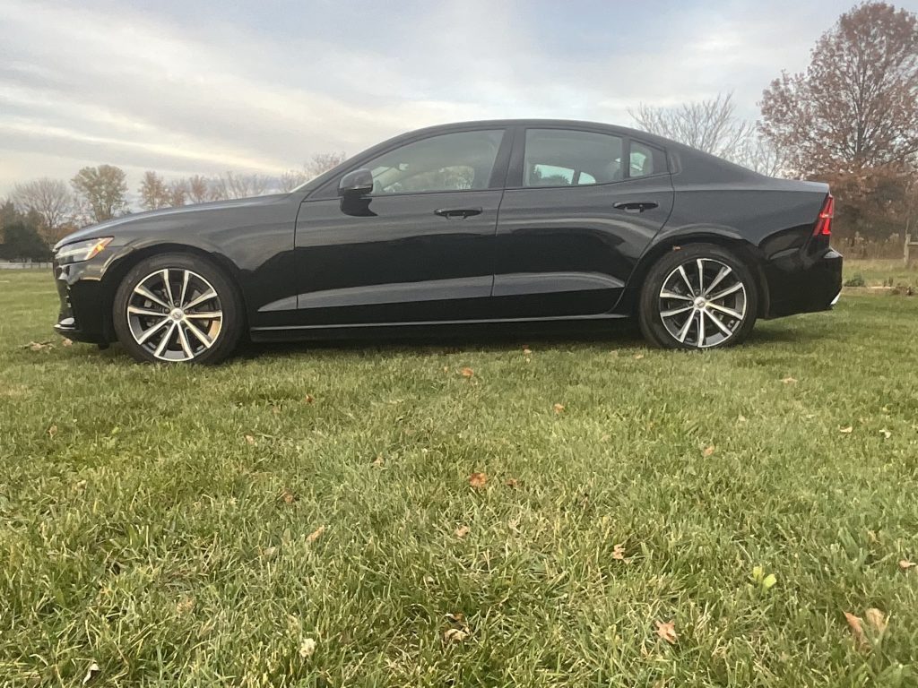 2022 Volvo S60 B5 Momentum - Image 4