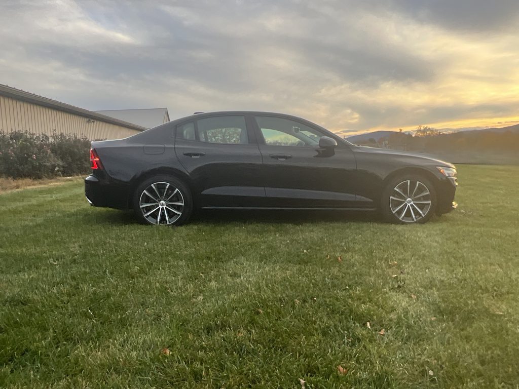 2022 Volvo S60 B5 Momentum - Image 8