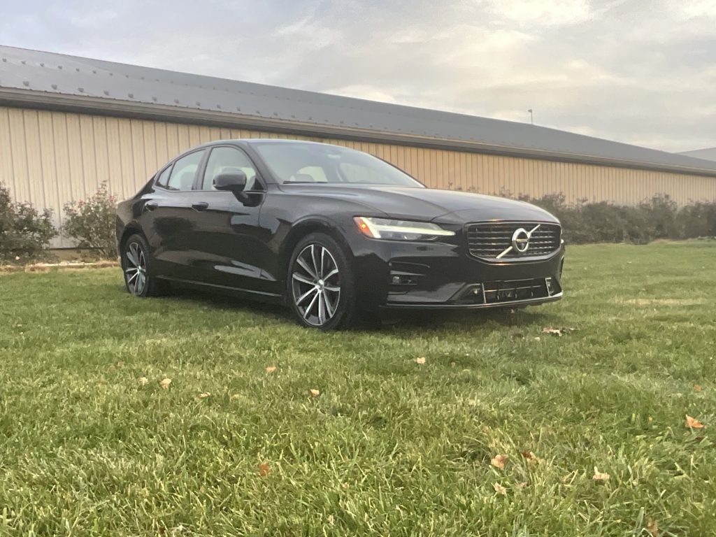 2022 Volvo S60 B5 Momentum - Image 9