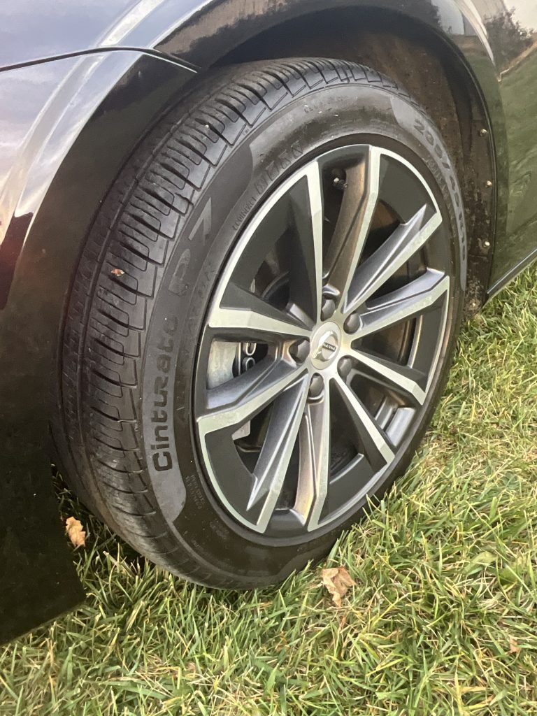 2022 Volvo S60 B5 Momentum - Image 10