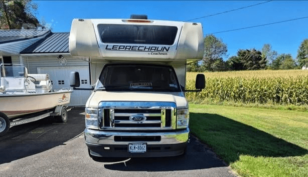 2023 COACHMEN LEPRECHAUN 260DS - Image 2