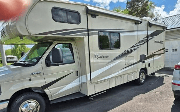 2023 COACHMEN LEPRECHAUN 260DS - Image 4