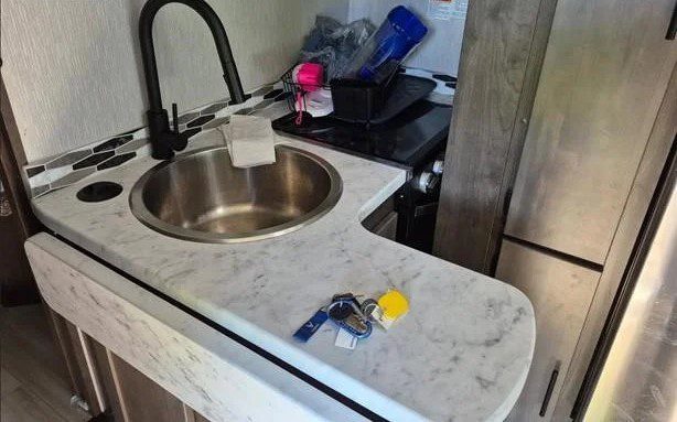 2023 COACHMEN LEPRECHAUN 260DS - Image 6