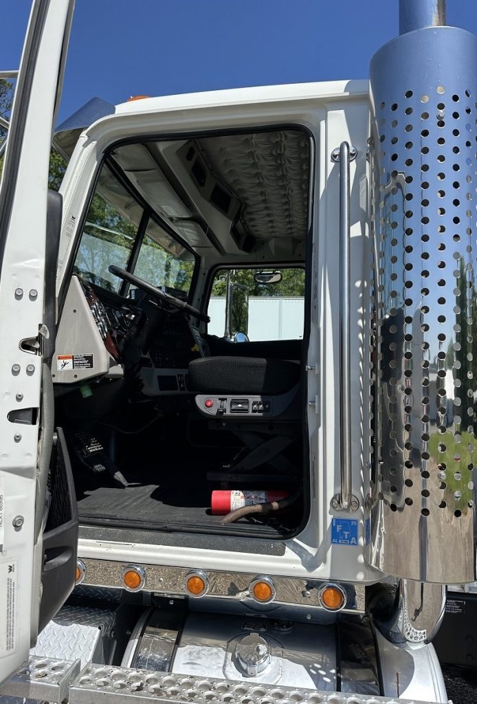 2019 Western Star 4900SF Day Cab - Image 13