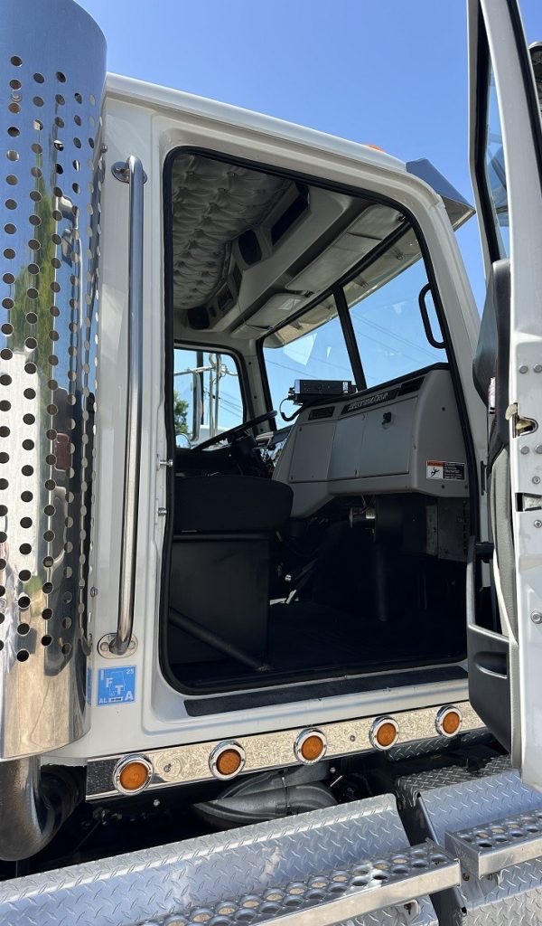 2019 Western Star 4900SF Day Cab - Image 14