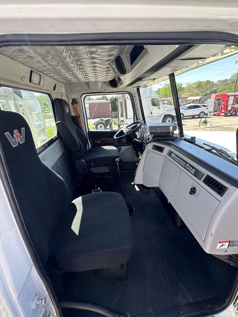 2019 Western Star 4900SF Day Cab - Image 16