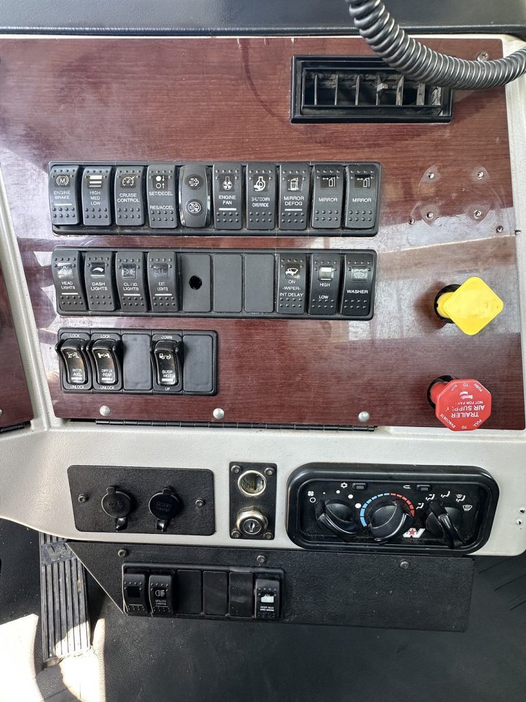 2019 Western Star 4900SF Day Cab - Image 18