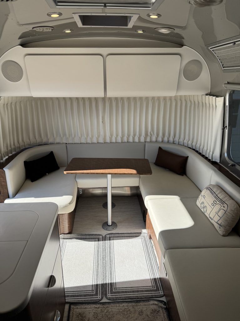 2022 AIRSTREAM GLOBETROTTER 27FB - Image 4