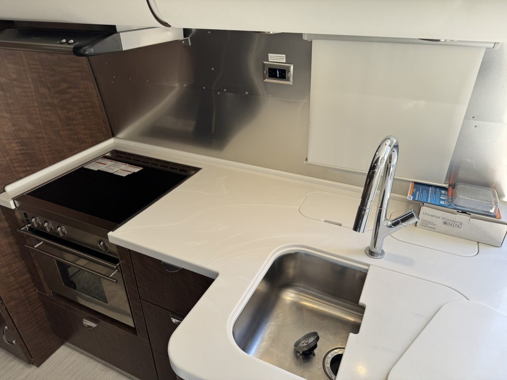 2022 AIRSTREAM GLOBETROTTER 27FB - Image 5