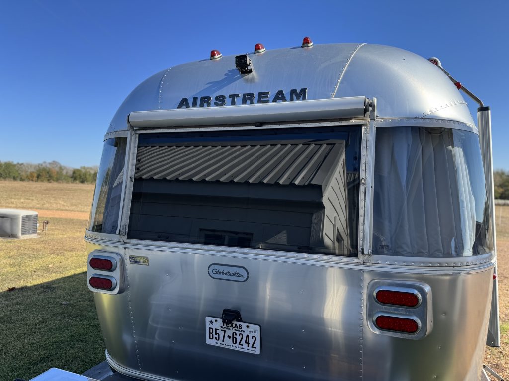 2022 AIRSTREAM GLOBETROTTER 27FB - Image 2