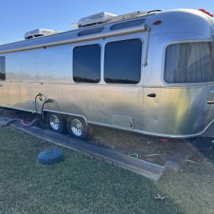 2022 AIRSTREAM GLOBETROTTER 27FB