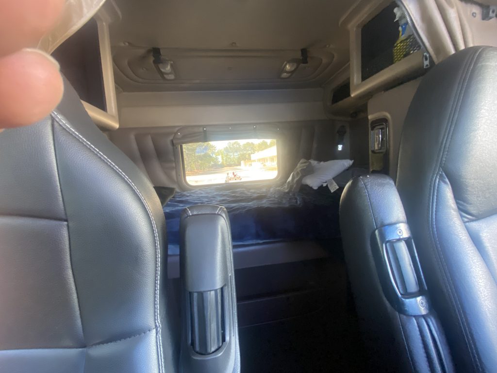 2021 Peterbilt 389 - Image 7