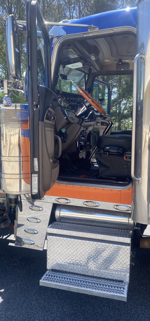 2021 Peterbilt 389 - Image 8