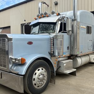 2005 Peterbilt 379 Ext Hood