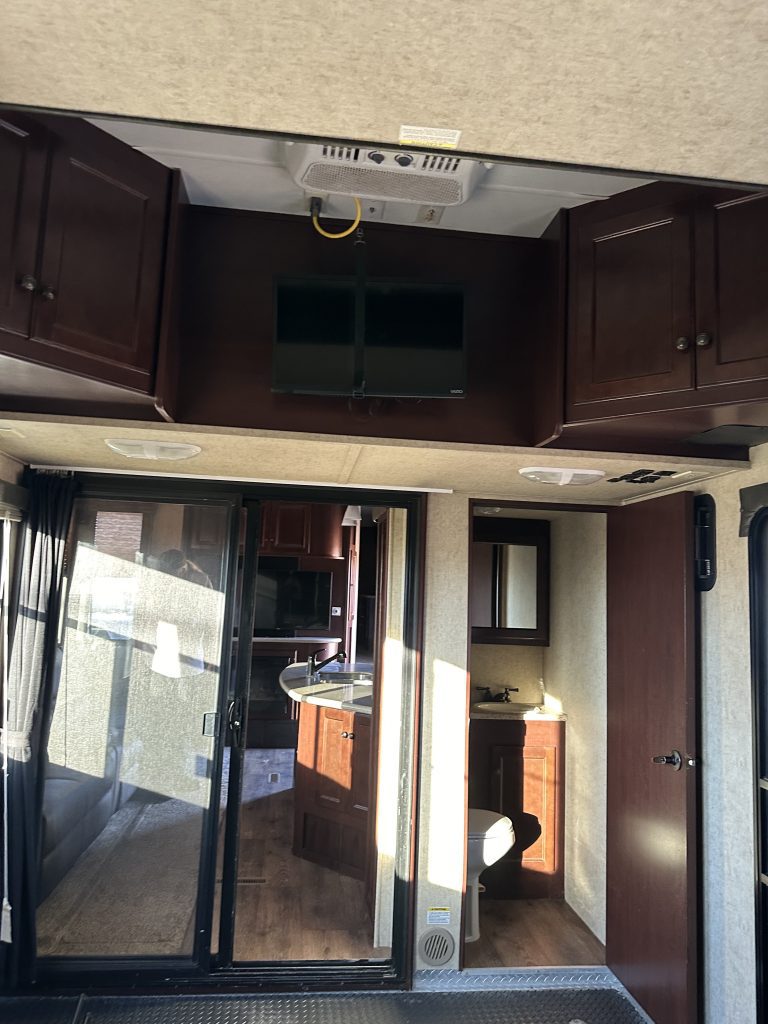 2014 HEARTLAND CYCLONE HD EDITION 4100 - Image 10