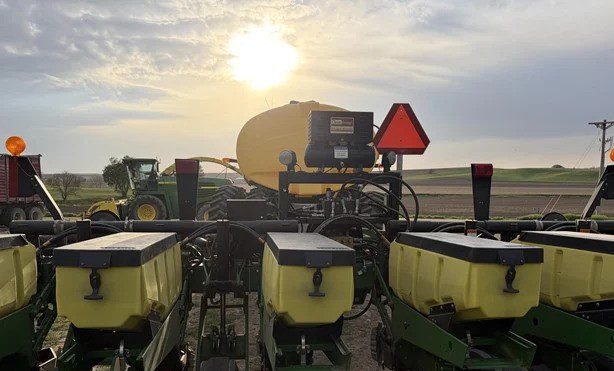 2002 JOHN DEERE 1770 - Image 4
