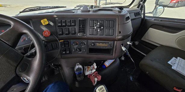 2014 VOLVO VAH62200 - Image 7