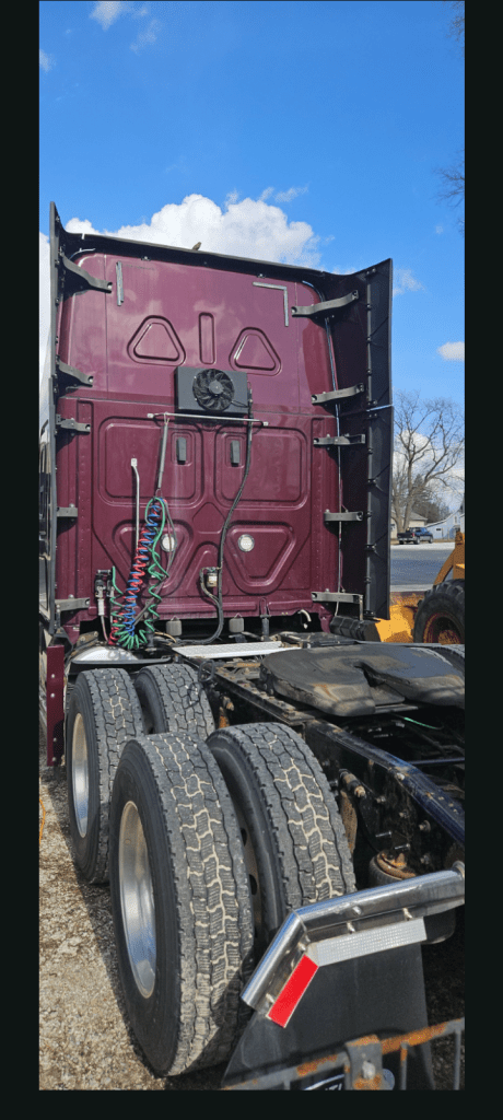 2020 Freightliner Cascadia 126 - Image 4