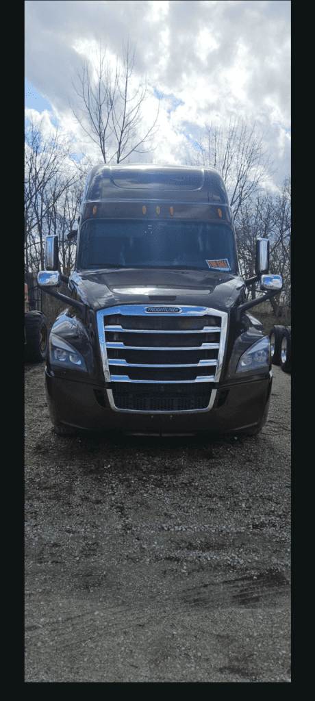2020 Freightliner Cascadia 126 - Image 3