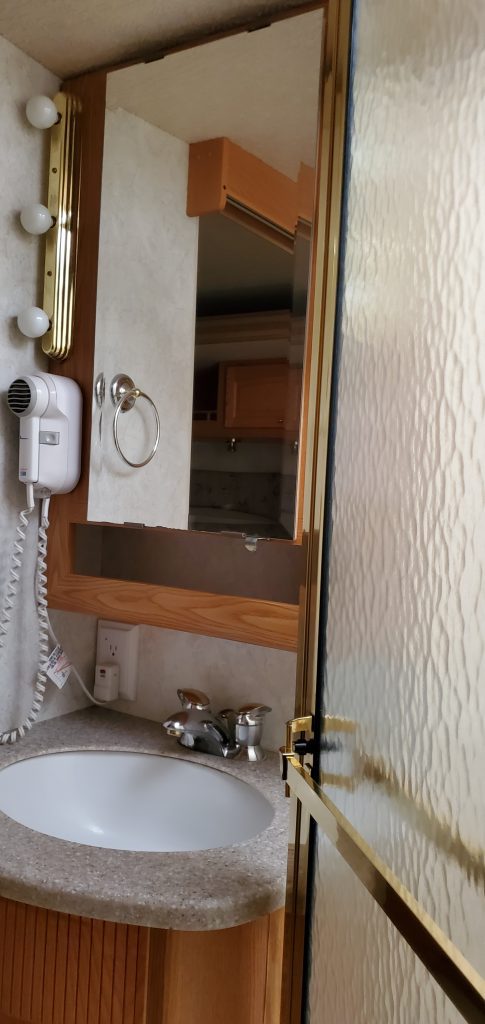 2004 Itasca Suncruiser 33V - Image 11