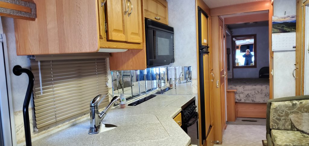 2004 Itasca Suncruiser 33V - Image 7