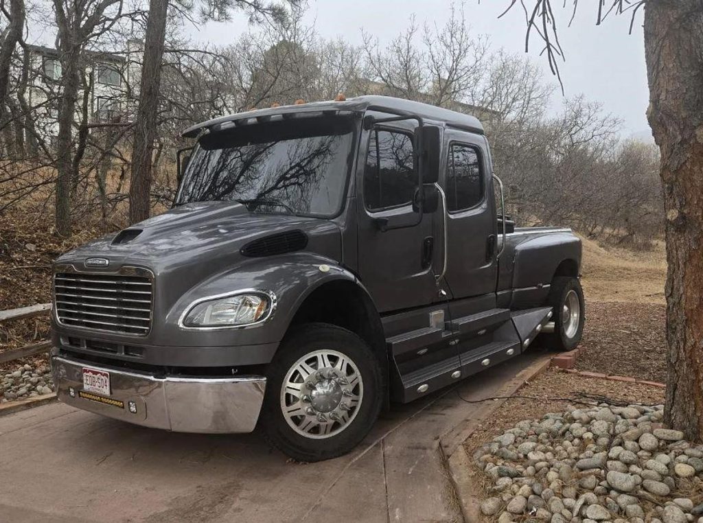 2007 Freightliner Business Class M2 106