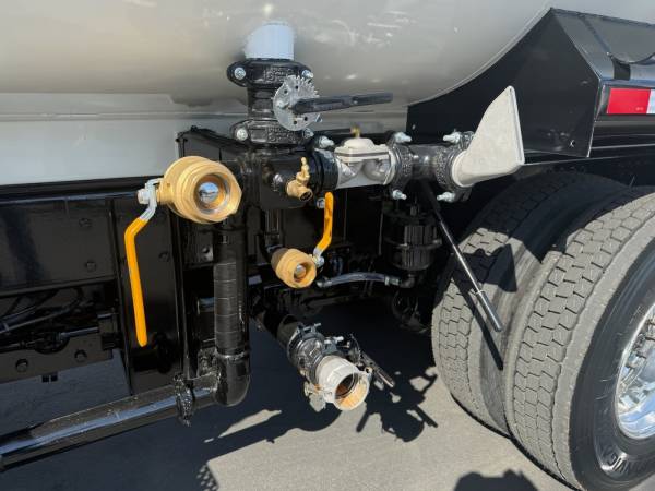 2010 International 6×6 Water Truck BRAND NEW TANK AND PLUMBING - Image 10