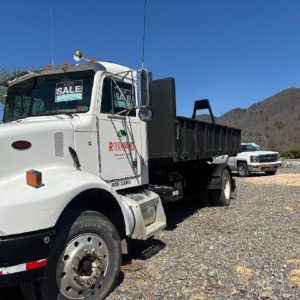 2001 Peterbilt 335