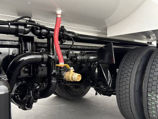 2019 Freightliner M2 Water Truck - Image 12