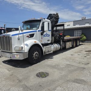 2015 Peterbilt 567 Flatbed with 2016 HIAB 288EP-4 HiPro Knuckle Boom