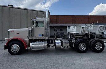 2018 Peterbilt 389 Daycab - Image 10