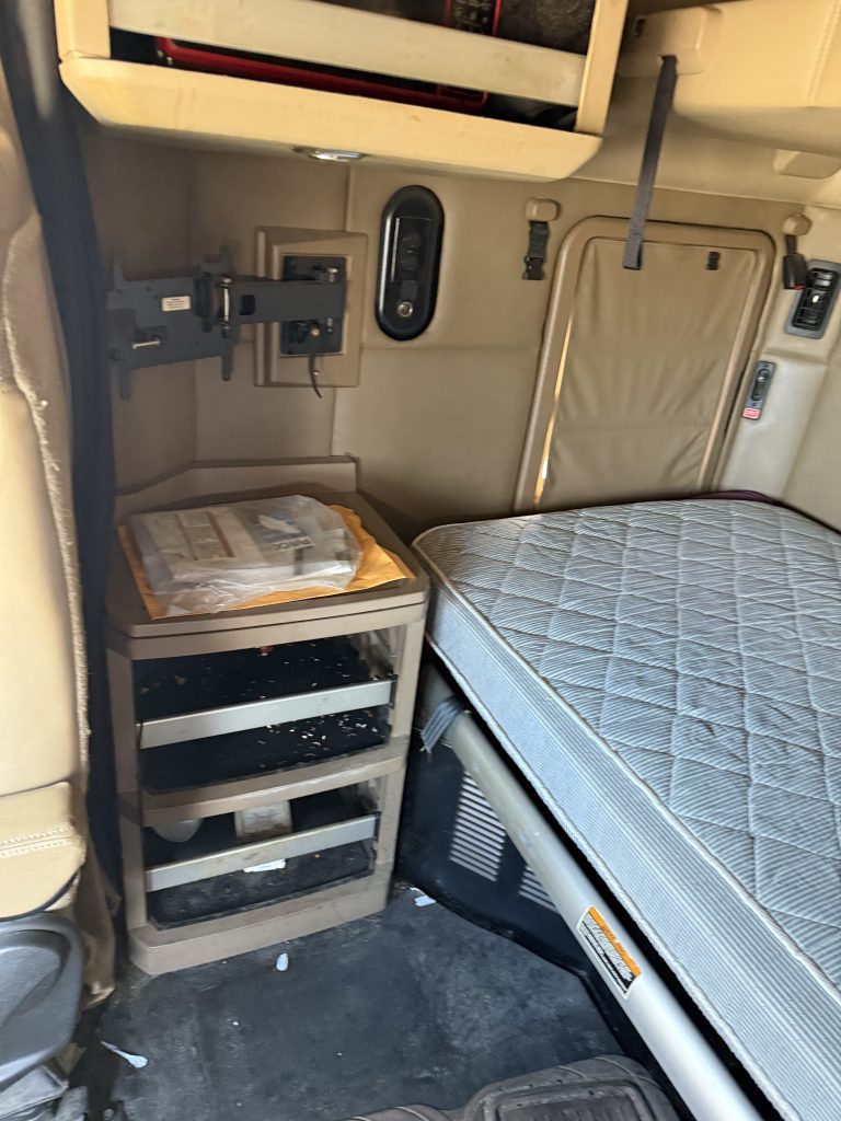 2019 Kenworth T680 - Image 8