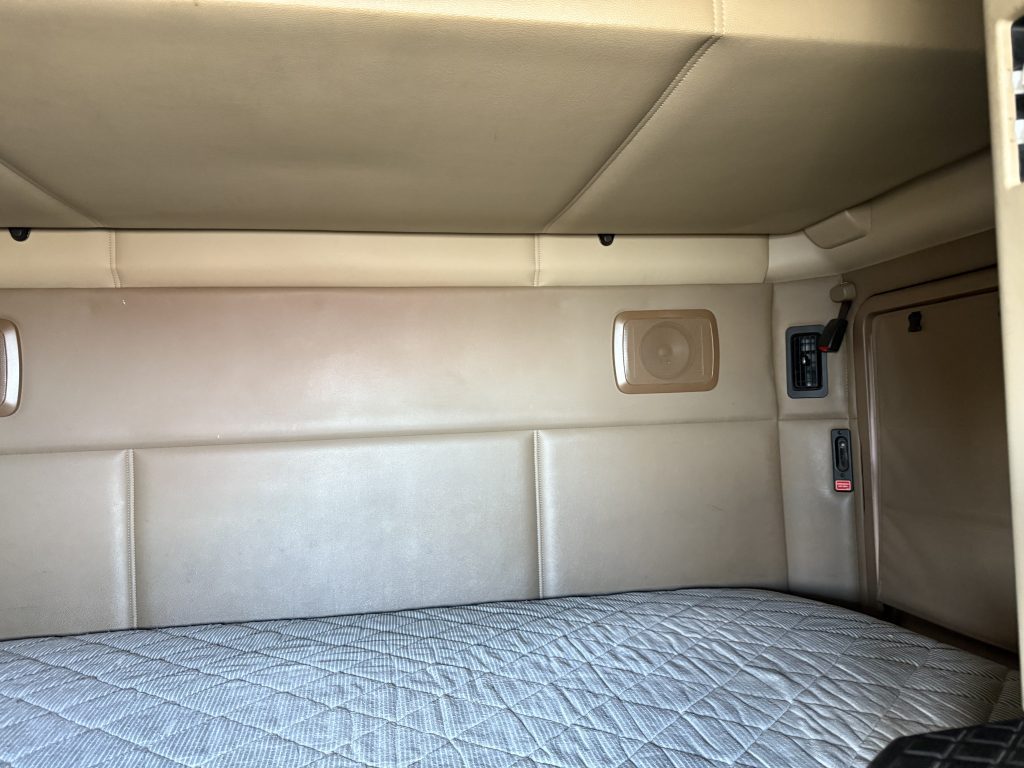 2019 Kenworth T680 - Image 7