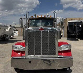 2018 Peterbilt 389 Daycab - Image 3