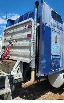 1996 Kenworth T600 - Image 2