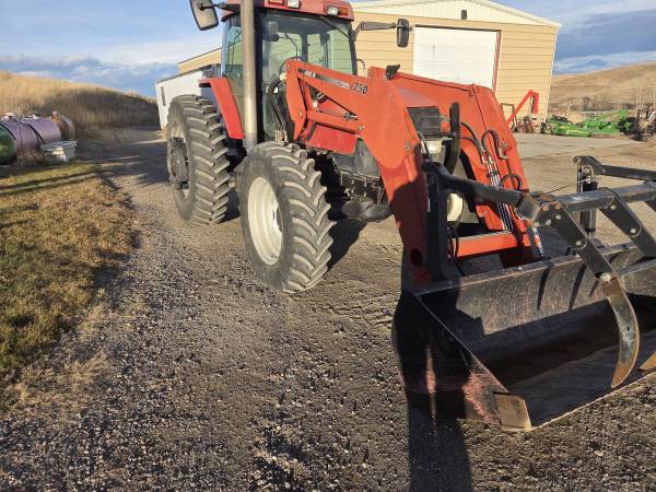 Case IH MX150 tractor and loader - Image 4