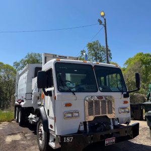 2016 Peterbilt 520 Curbtender Side-Load Refuse Truck